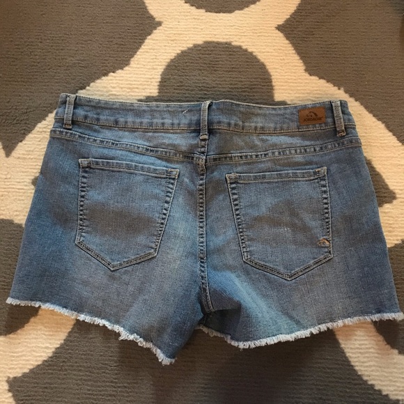 NWOT JORDACHE Premium Stretch Midi Shorts - Picture 11 of 12